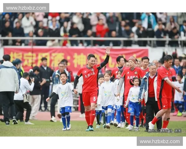 香港明星足球队场上冲突引发大规模打斗球迷震惊纷纷热议