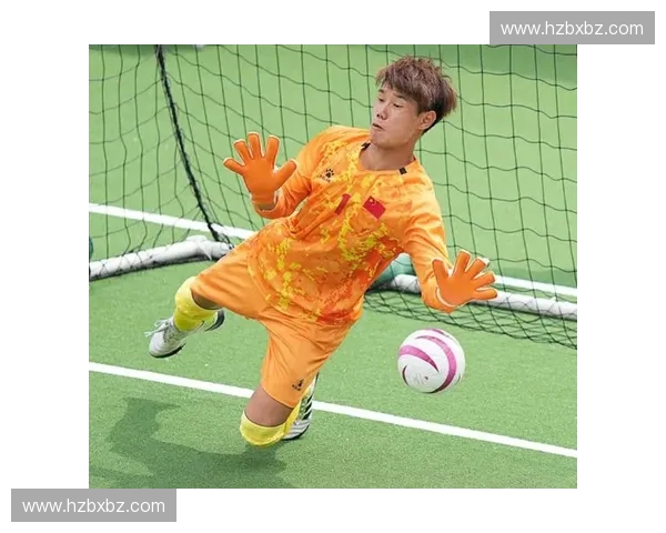 守门员因犯规被红牌罚下 引发球队紧急调整与比赛大反转